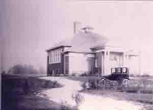 picture of McArthur School; c: 1920s